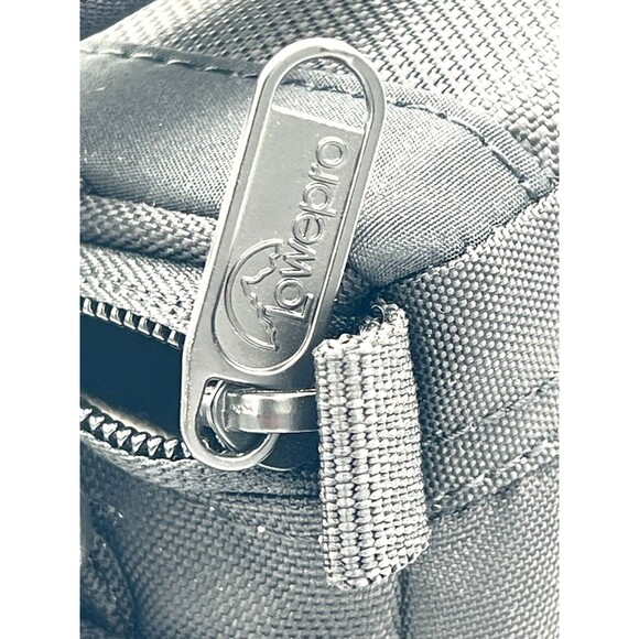 LowePro Edit 100 Camera Camcorder Soft Bag Black Multi Pocket Comfort Grab Handl - Picture 13 of 16